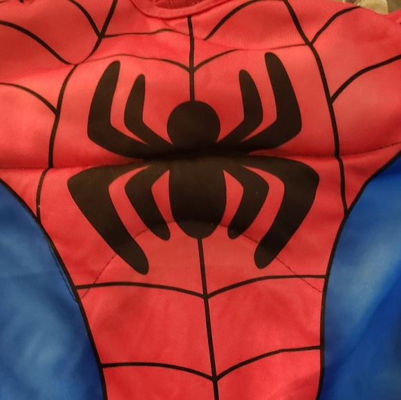Spiderman costume with a small amount of piling - Picture 2 of 3